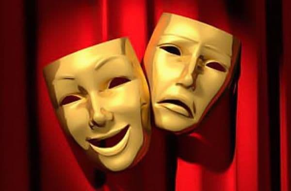 Un tânăr vrea să revoluționeze școala din România cu piese de teatru
