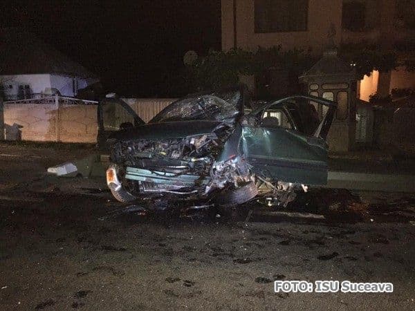 Patru victime după ce un autoturism s-a izbit de un cap de pod. Pasagerii veneau acasă din Germania - FOTO