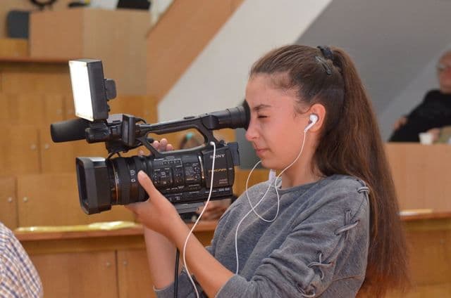 Micii reporteri ai orașului, implicați și remarcați în tabăra de jurnalism „Ai noștri tineri” - FOTO