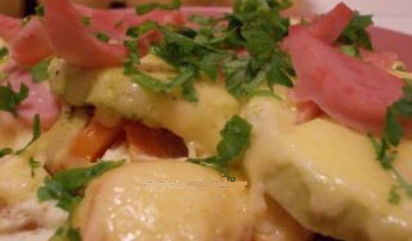 Legume gratinate cu șuncă și cașcaval