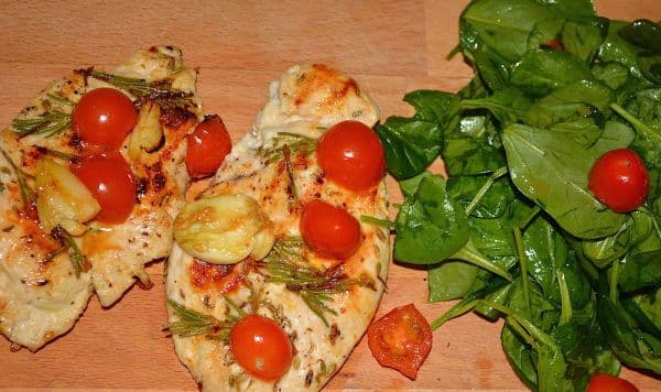 Piept de pui cu legume pe grill