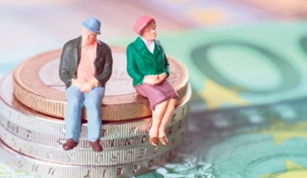 De astăzi crește vârsta de pensionare pentru unele femei. Cât trebuie să aștepte până la pensie