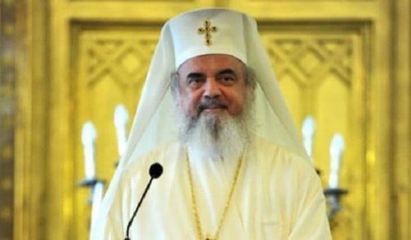 Patriarhul Daniel, chemat la Judecătoria Botoşani! Vezi cine îi cere Prea Fericitului daune de 20 de mii de lei
