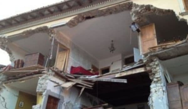 Cutremur cu magnitudine 6.2 în Italia: şase morţi şi zeci de persoane prinse sub dărâmături