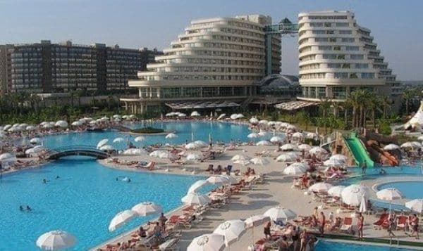 Turcia, în alertă. Atac armat lângă Antalya. Este prima oară când sunt vizate stațiunile turistice
