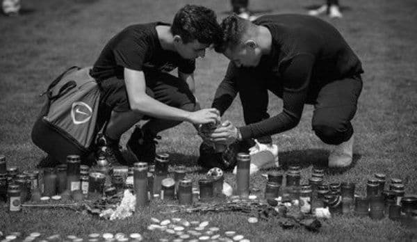 Un suporter dinamovist de 18 ani a murit după ce a fost lovit cu o sticlă în cap la finalul meciului cu Steaua
