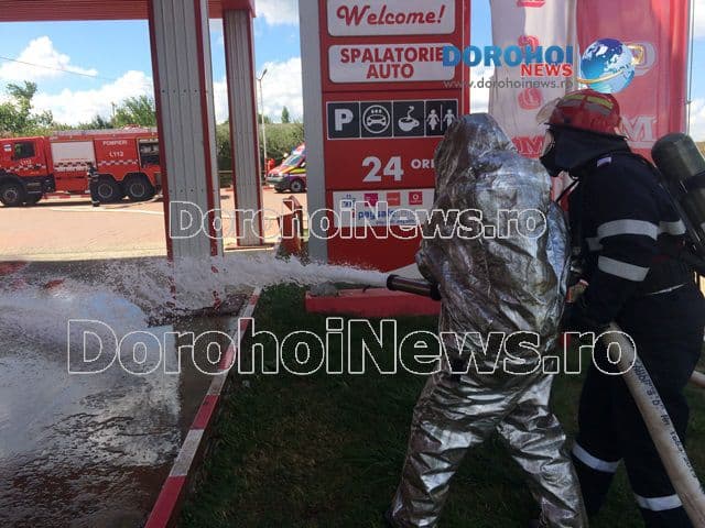 Acțiune de amploare desfășurată de pompierii dorohoieni la o stație peco MIRACOM din Dorohoi - FOTO