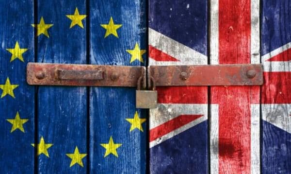 Românii cu calificare redusă vor avea nevoie de permise de lucru pentru a munci în UK