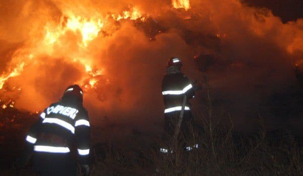 30 tone de furaje şi un adăpost de animale distruse în urma unui incendiu, la Roma