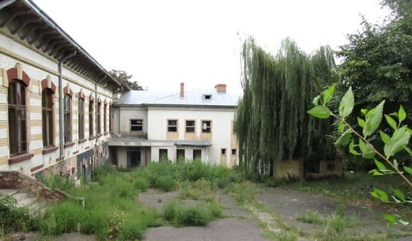 Clădirea şi terenul fostului Cămin de fete din Dorohoi, trecute în proprietatea municipalităţii