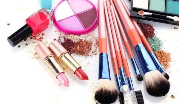 Nu împrumuta niciodată aceste cosmetice