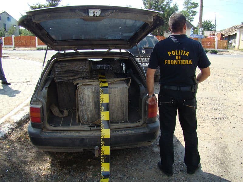 Cetăţean moldovean, reţinut 30 de zile pentru contrabandă după o urmărire de doi km - FOTO
