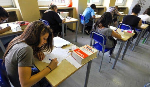 Anunț important pentru elevii de liceu! Liceenii români pot aplica pentru bursa FLEX 2017-2018