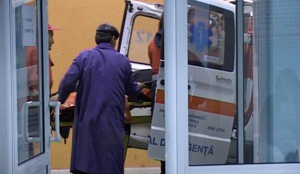 Accident de muncă. Un angajat s-a accidentat la abdomen în timp ce tranşa carne