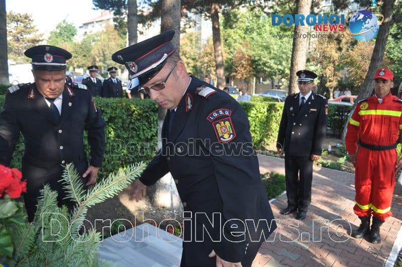 Depunere de coroane la Dorohoi cu ocazia Zilei Pompierilor din România - FOTO