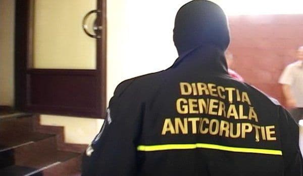 „Și tu poți stopa corupția!” Apelează gratuit la linia TelVerde anticorupție a D.G.A. – 0800806806!