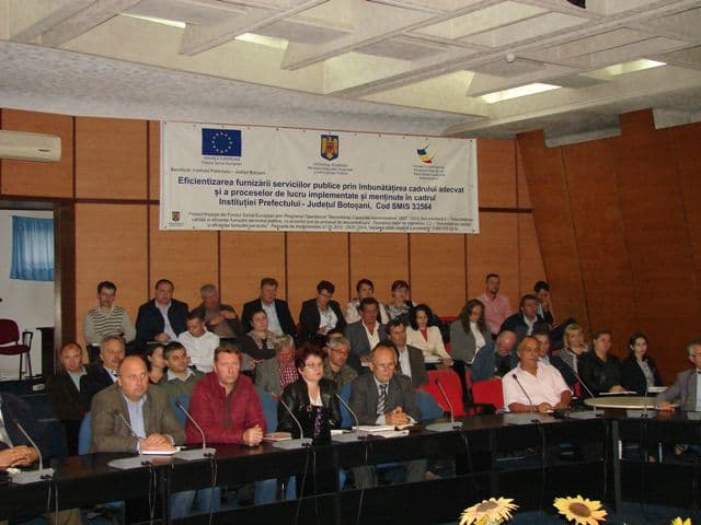 Primarii, instruiţi de specialişti militari pentru apărarea ţării - FOTO
