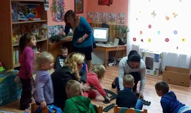 Cadouri pentru copiii de la Grădiniţa din Mitoc - FOTO