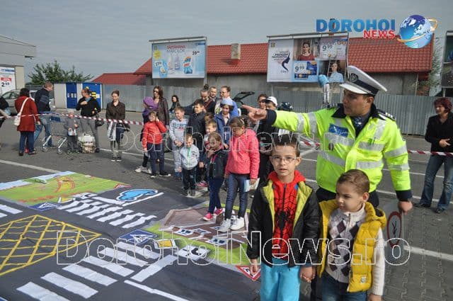 Zeci de copii din Dorohoi au participat la campania „Verde la educație pentru circulație” desfășurată de LIDL - FOTO