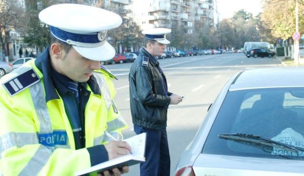 Mașină fără numere de înmatriculare oprită în comuna Havârna. Șoferul nu avea permis de conducere!