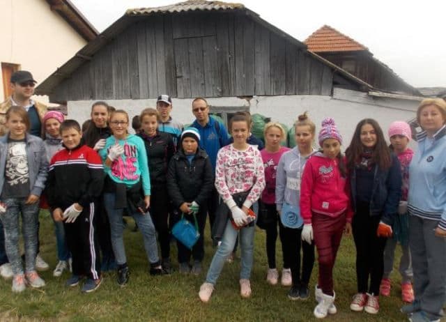 Campania națională de curățenie „Let’s do it România!” la Ibănești - FOTO
