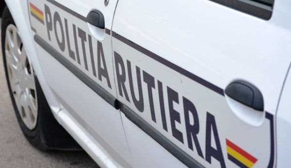 Adolescent lovit de o mașină în timp ce traversa regulamentar