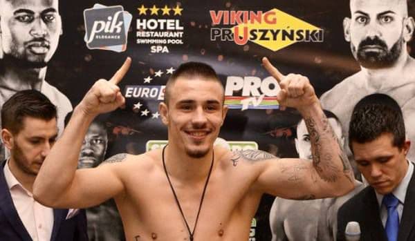 Luptătorii din gala Superkombat Iași se duelează la mall vineri după-amiază