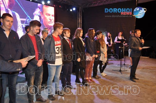 Olimpicii naționali din Dorohoi premiați în prezența oficialităților județene la Zilele Municipiului Dorohoi 2016 – FOTO