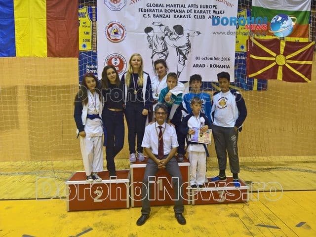 Copiii dorohoieni din nou fruntași la o competiție de karate organizată la Arad - FOTO