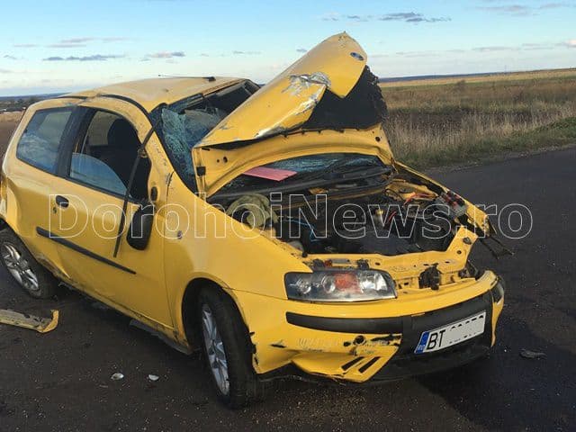 Accident! Tânăr din Dorohoi rănit după ce mașina pe care o conducea s-a dat de mai multe ori peste cap! - FOTO