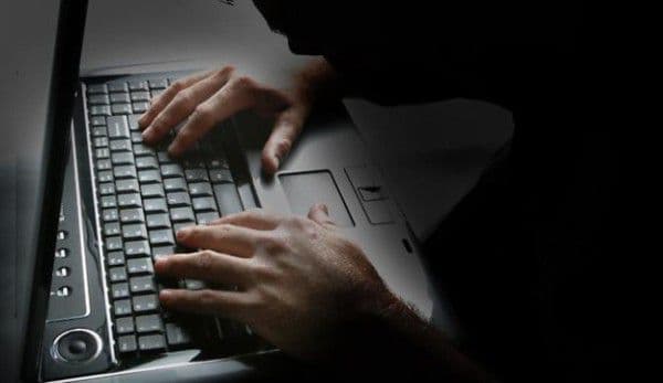 Utilizatorii de Internet care descărcau programe de tipul WinRAR, victime ale grupării de atacatori informatici StrongPity