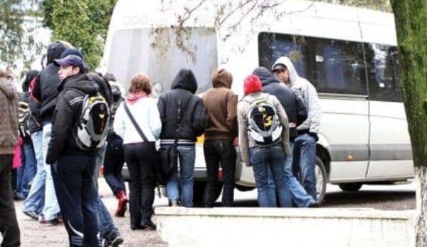 Abonamentele de transport rutier pentru elevi, decontate integral de Guvern