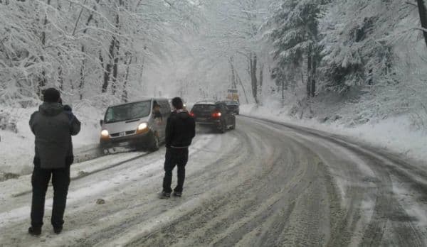 Strat de zăpadă de 26 de cm în România