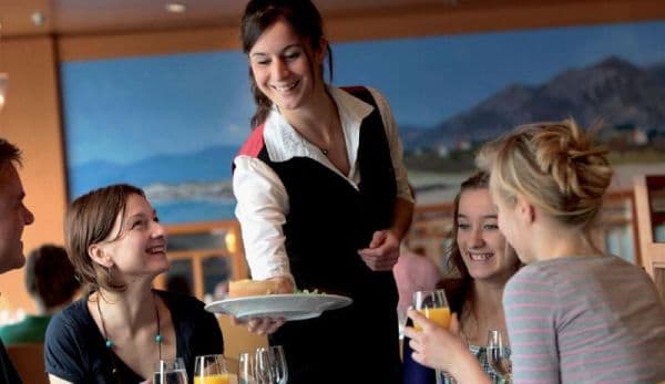 Barurile, restaurantele şi hoteluri vor plăti de anul viitor un nou tip de impozit. Cum se calculează!