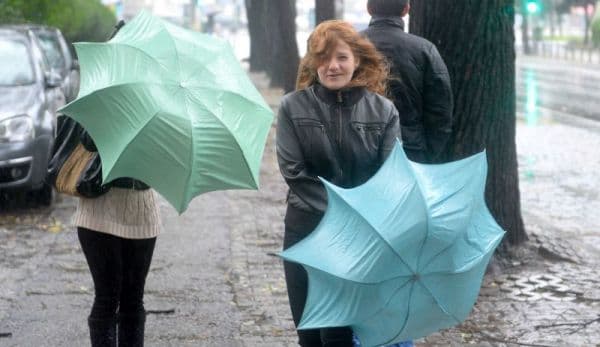 Alertă meteo de ploi, ninsori şi vânt puternic