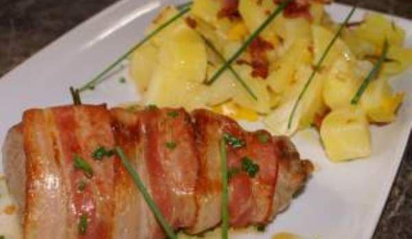 Muschiuleț de porc în bacon cu cartofi țărănești