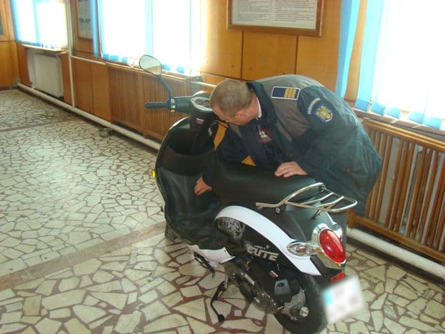 Moped căutat de autorităţile din Franţa, depistat la un botoșănean
