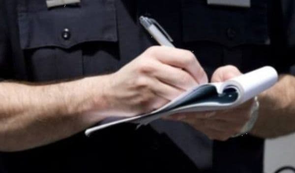 Uluitor! Un tânăr a fost amendat de Poliție pentru că… „a înjurat Primăria pe Facebook”