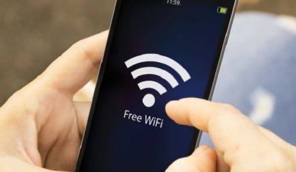 Datele din telefonul mobil îţi pot fi furate în câteva secunde. Cum să te fereşti