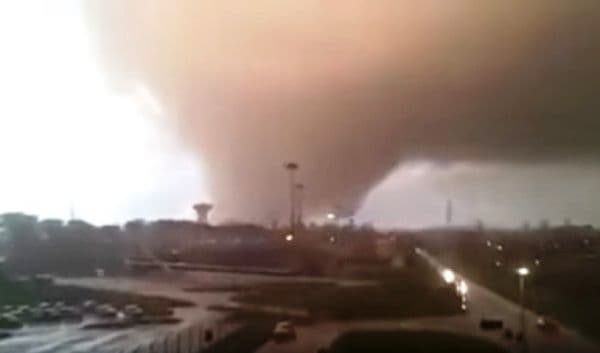 Tornade devastatoare în Italia: 3 morti şi zeci de răniti