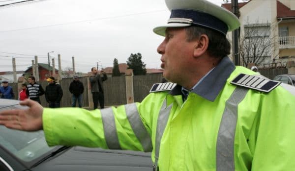 Adolescent din Dorohoi lovit de o mașină, pe Aleea Victoriei, în timp ce traversa prin loc nepermis