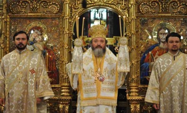 Liturghie arhierească la biserica „Sf. Vineri” din Dorohoi de Sărbătoarea Intrării Maicii Domnului în Biserică