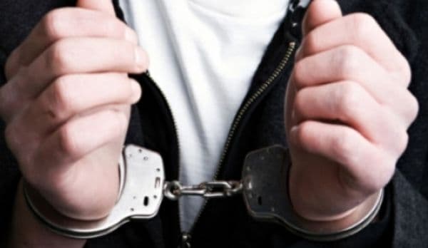 După ce a tâlhărit o bătrână de 70 de ani, polițiștii l-au arestat preventiv