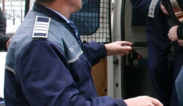 Dorohoian arestat preventiv, după ce ar fi tâlhărit două femei din Botoşani