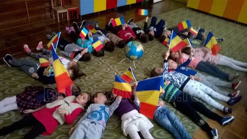 „Împreună pentru pace!” proiect de activitate extracurriculară desfășurat în parteneriat grădiniță-școală - FOTO