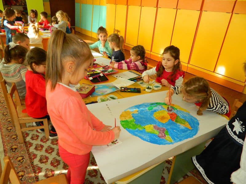 „Pace pentru toți copiii lumii” la Grădinița cu P.P. „Albă ca Zăpada” Dorohoi - FOTO