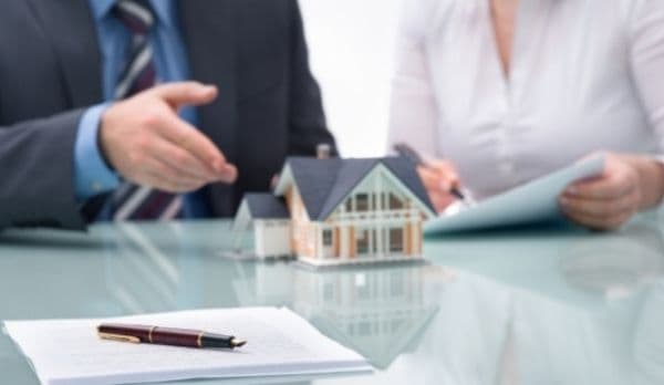 Semnal de alarmă pentru cumpărătorii de apartamente. Fiscul te verifică dacă ai declarat altă valoare de achiziţie la notar