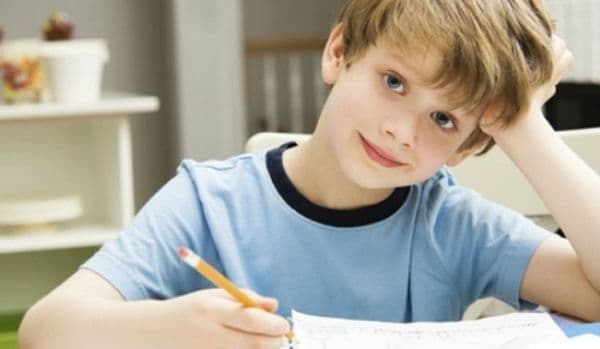 Ministrul Educației: Elevii trebuie să facă teme acasă cel mult două ore. Voi da un ordin