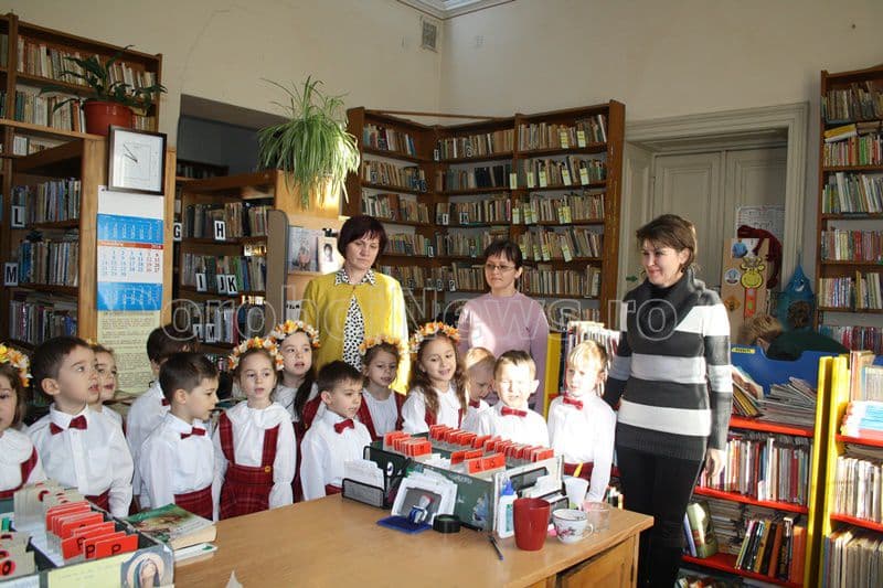 „Toamnă, să te duci cu bine!”- activitate prezentată de preşcolarii de la Grădiniţa nr.6 Dorohoi la Biblioteca Municipală Dorohoi - FOTO
