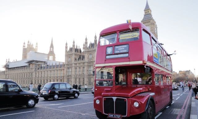 Românii din Marea Britanie sărbătoresc Ziua Națională a României alături de TransferGo